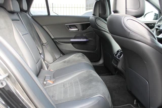 Mercedes-Benz C-Class 2023 - Estate 300e AMG Line NIGHT PAKKET DISTRONIC SFEER CARPLAY CAMERA MULTIBEAM 19'' obrazek 16