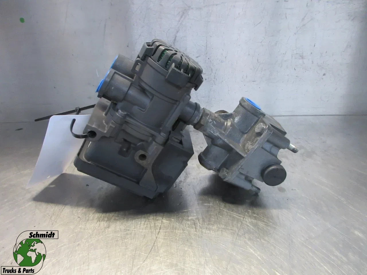 Mercedes-Benz - A 000 429 77 24 EBS MODULATOR BENZ 1945 MP4 EURO 6 изображение 1