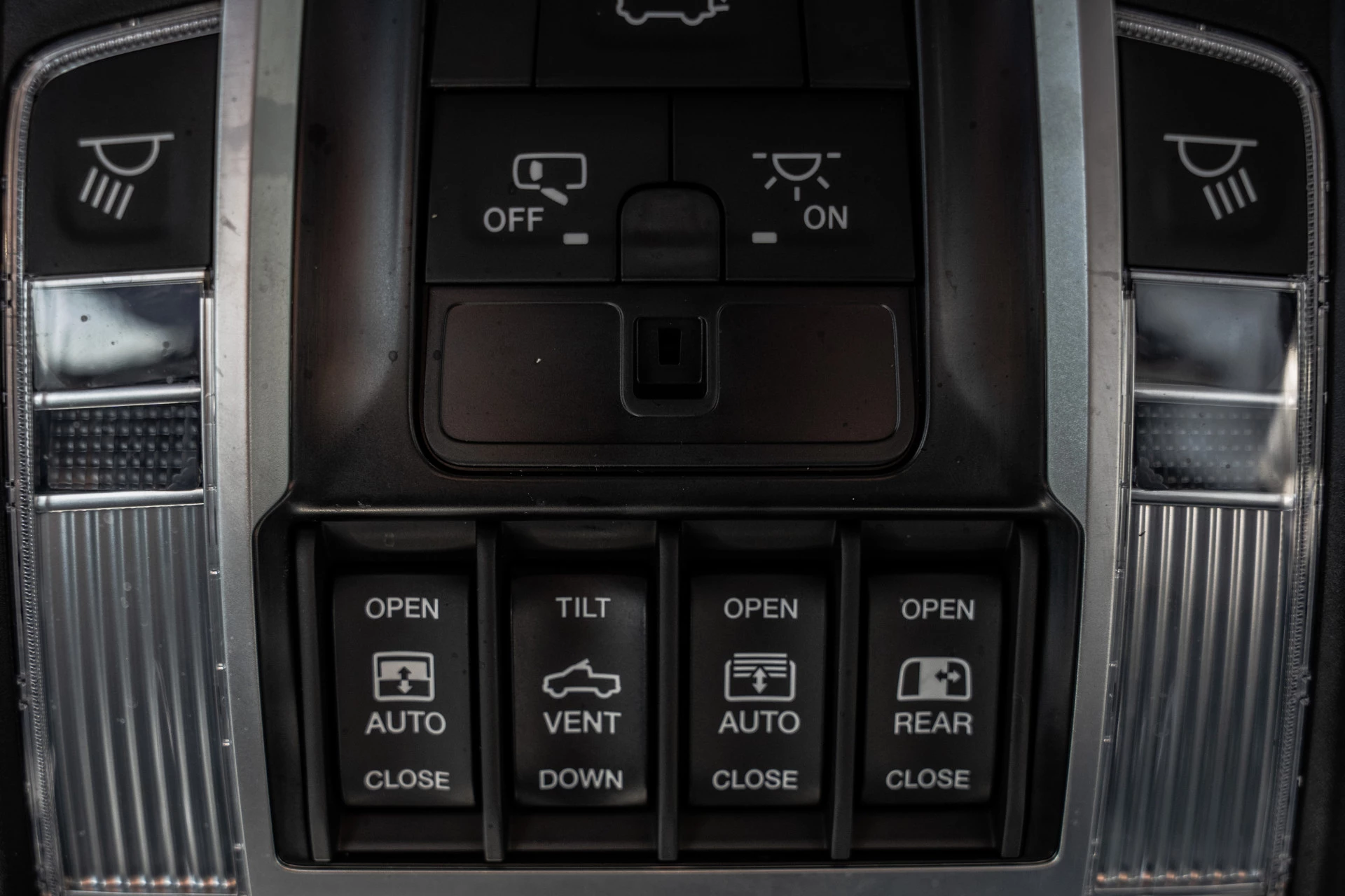 Dodge Ram 1500 2024 - 1500 LIMITED 5.7L V8 | 1e Eigenaar | Head up | Luchtvering | Rambox | Split Tailgate | Pano | Harman / Kardon zdjęcie 33