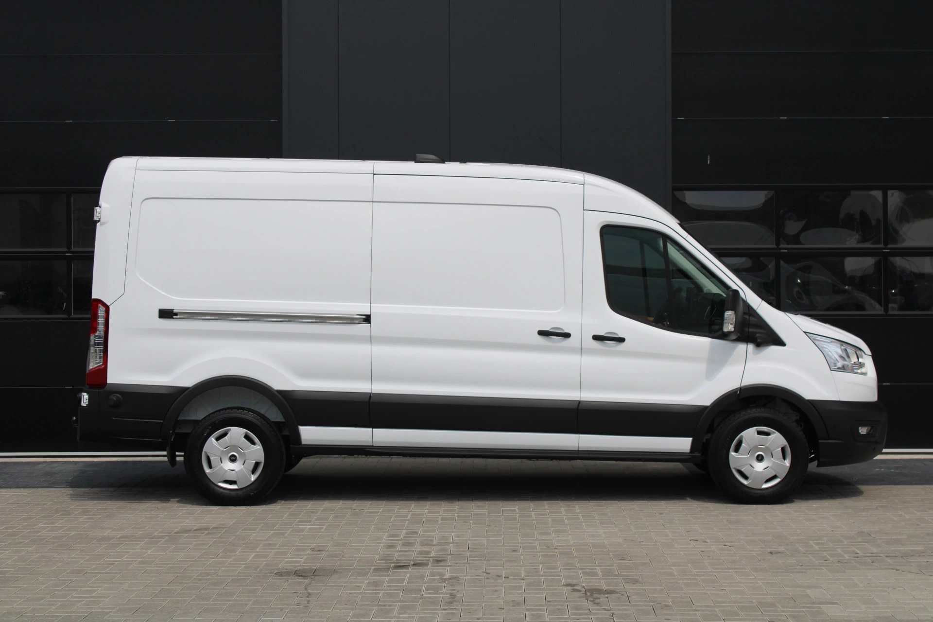 Ford Transit 2024 - 350 2.0 TDCI L3H2 Trend 130pk - Facelift - 2x Schuifdeur - 360 Camera - Trekhaak - ACC - Stoel & Stoelverwarming - Blind Spot - Navi - 270gr deuren - Rijklaar imagen 5