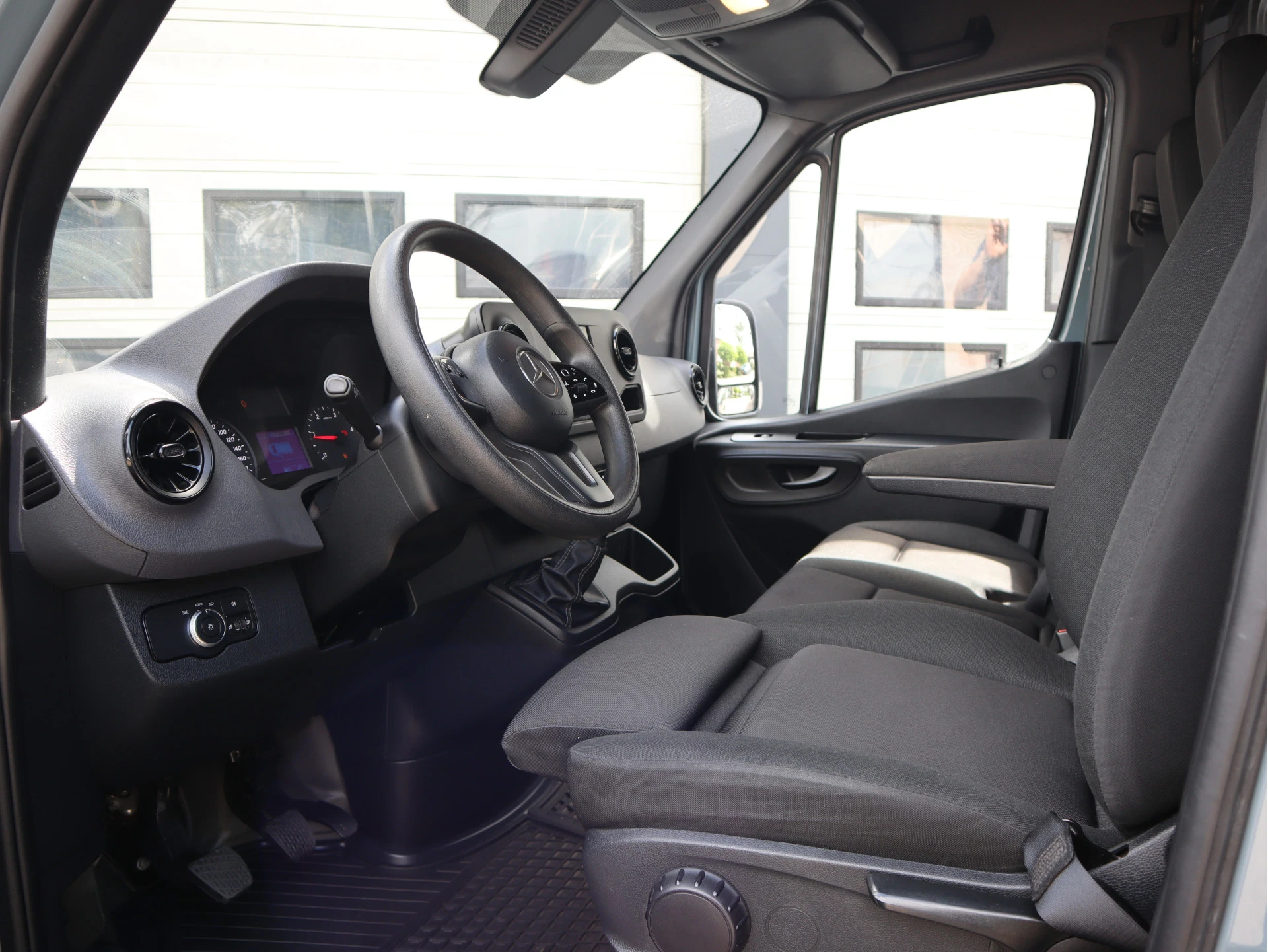Mercedes-Benz Sprinter 2024 - 315 CDI 150 pk L2H2 Mbux - Camera - Bankje afbeelding 13
