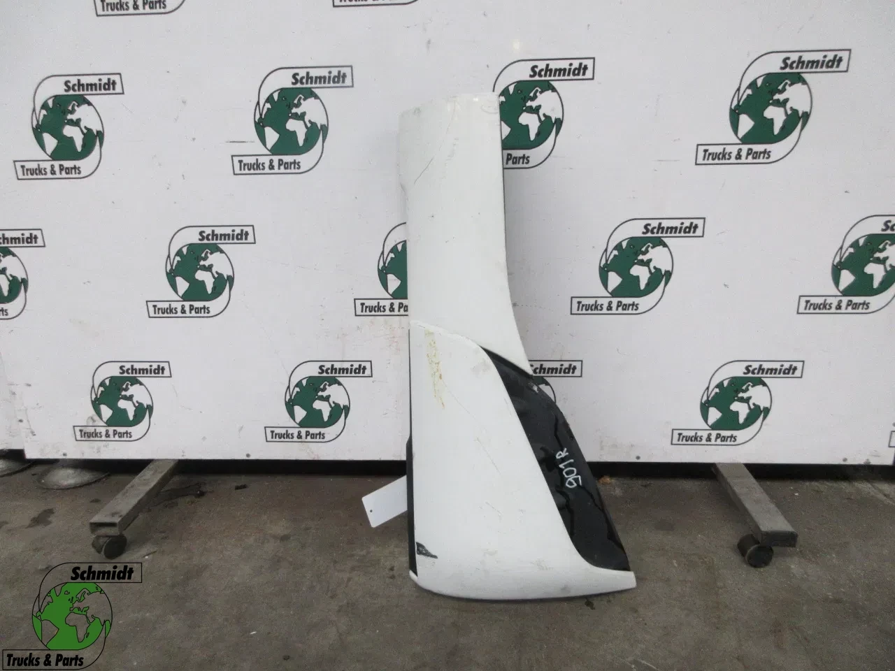 Iveco - 5801546918 HOEKFENDER RECHTS IVECO HI WAY EURO 6 afbeelding 1