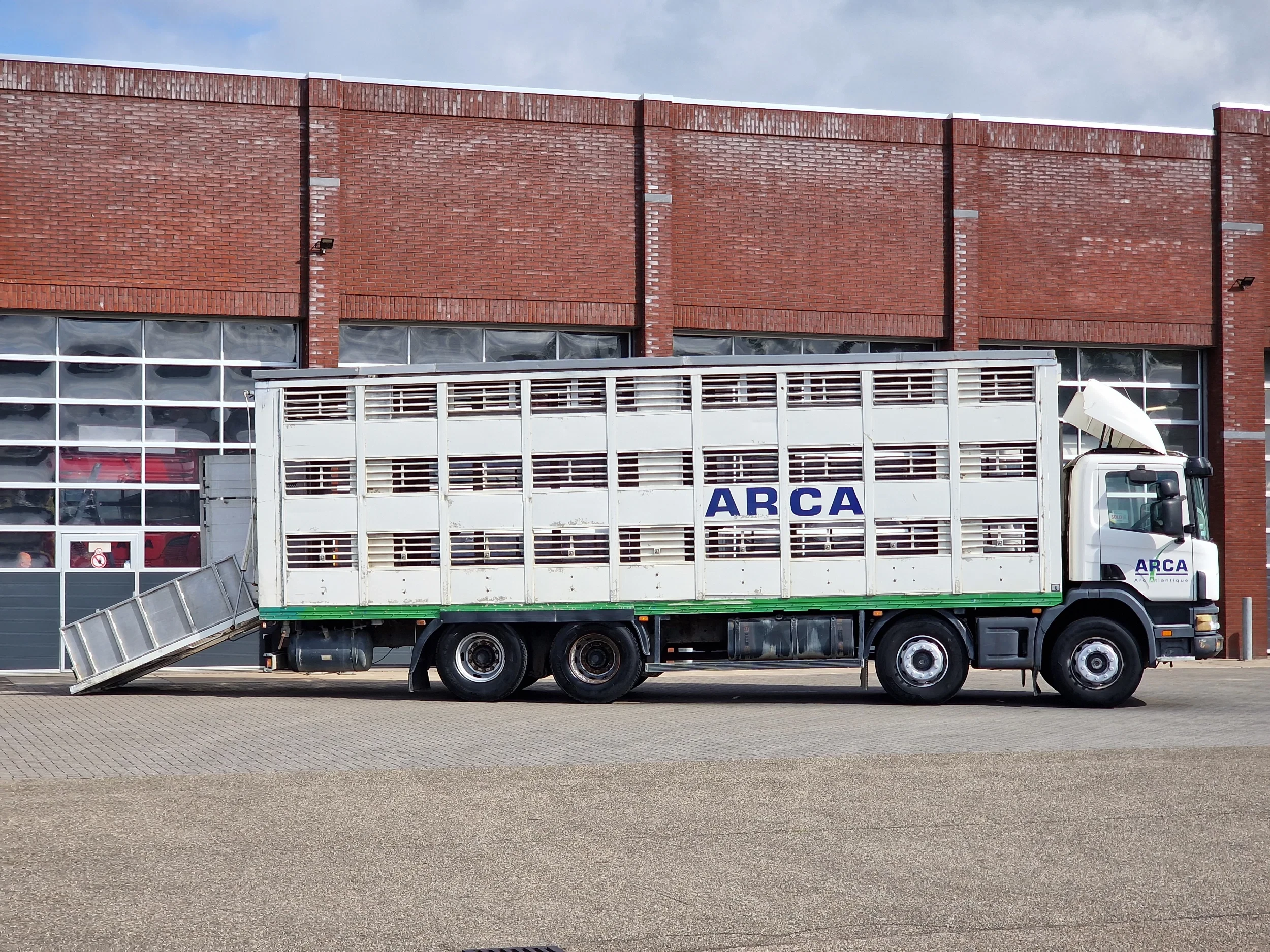 Scania G 2002 - 114G - 8X4 - 3 deck - double ramp - steel / air afbeelding 13