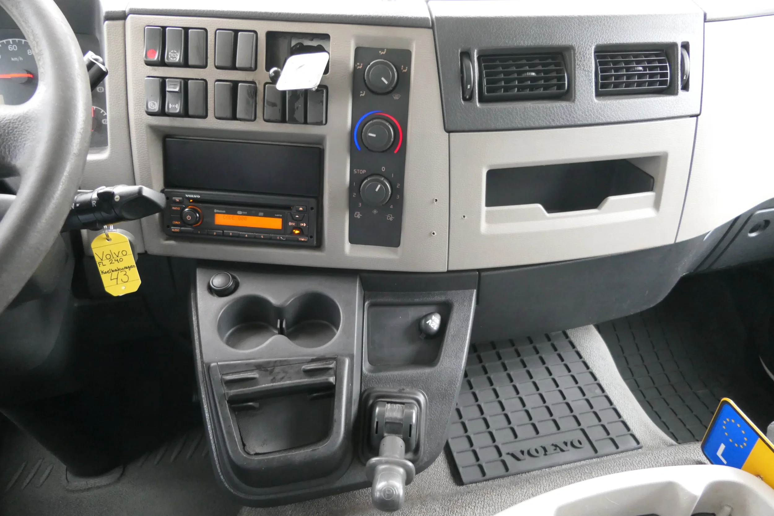Volvo 240 2013 - FL | Carrier SUPRA 950Mt / Bi-temp | 3 Compartments | 582187Km | 2013 | 12Ton | 6 Cylinder | Dhollandia 1500Kg | TUV/MOT/APK 08-2026 | Luxembourg Truck afbeelding 42
