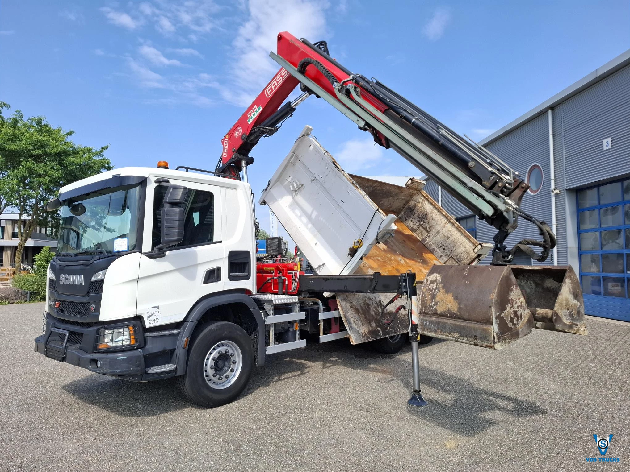 Scania P - NGS XT P410 / 6X4 / RETARDER / ONLY:192584 KM / BIG AXLE / FASSI F215A / REMOTE / ROTATOR / 2SIDE TIPPER / FULL-STEEL / DRUM BRAKES / TUV:01-03-2027 / EURO-6 / 2018 afbeelding 1
