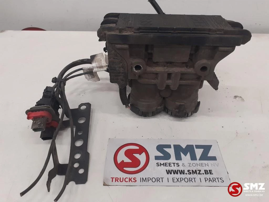 MAN 2014 - Occ EBS achterasmodulator Volvo imagem 1
