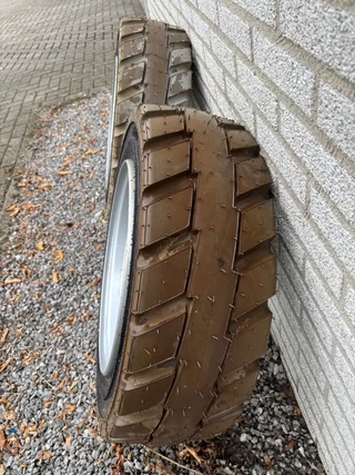 JLG N/A - E450AJ, OTR IN240/ 55D17.5 UNUSED solid tires + rims (set of 2) image 5
