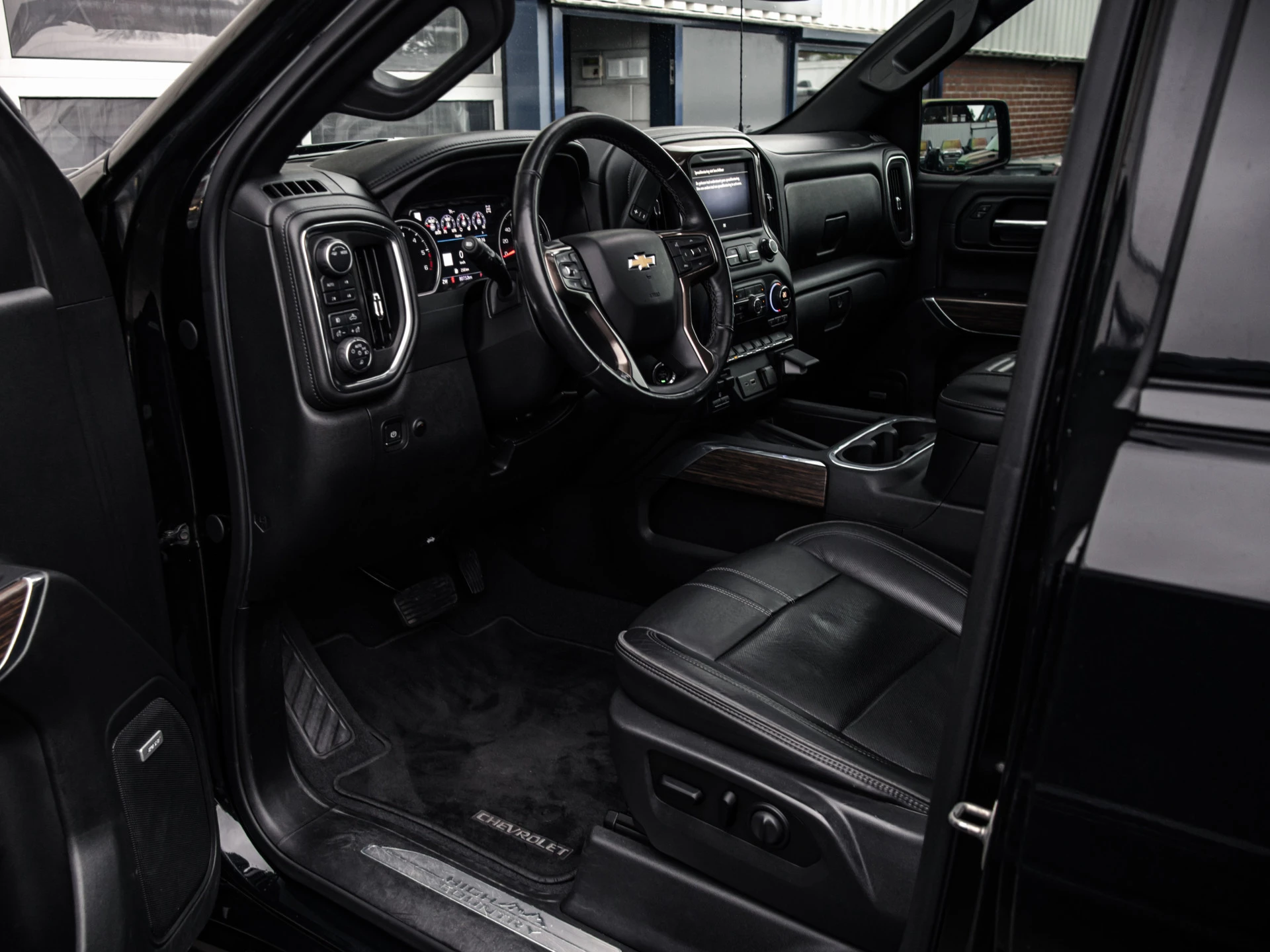 Chevrolet Silverado 2019 - High Country image 12