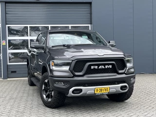 Dodge Ram Pick-Up 2024 - 5.7i V8 HEMI eTorque 400PK CREW CAB REBEL GT | BPM VRIJ | RAMBOX | LUCHTVERING | LPG | LAADBAKKLEP | TREKHAAK | PANODAK | 360CAM | DIGITAAL DASHBOARD afbeelding 2