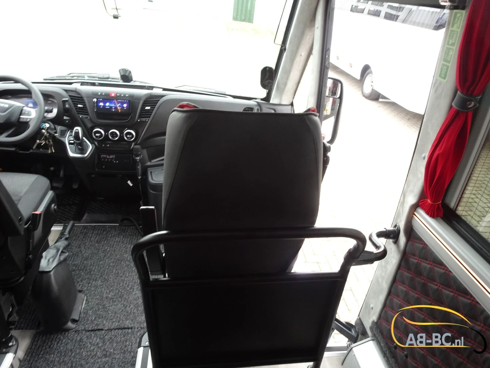 Iveco Aveuro Tourna 35 Seats EURO 6 2 Units Available afbeelding 94