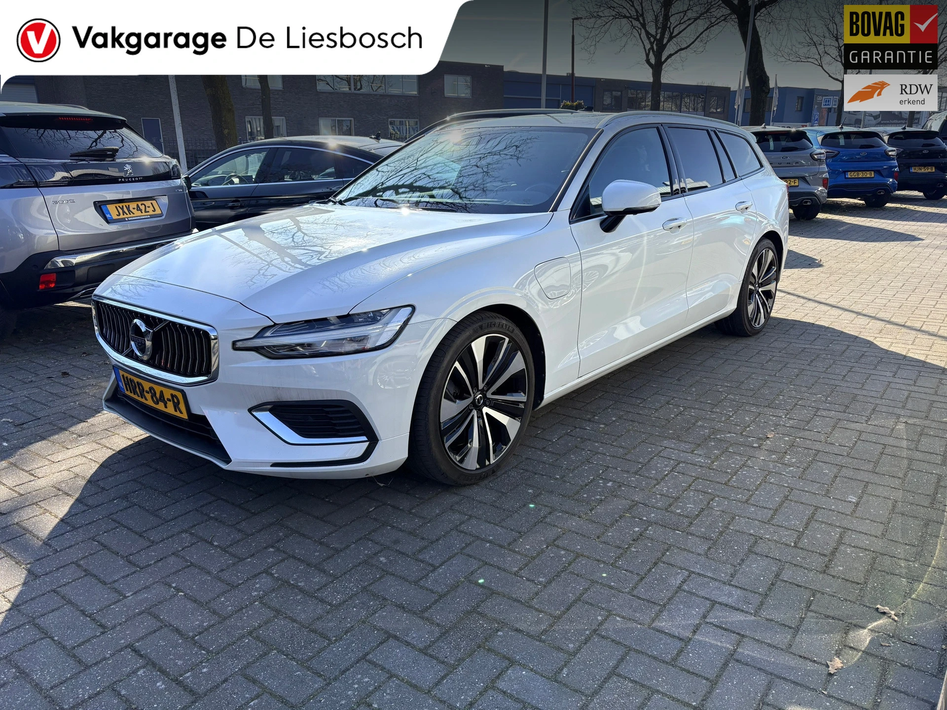 Volvo V60 2021 - 2.0 T6 Recharge AWD R-Design / 360 camera / Panoramadak / Leder / head-up / Harman-Kardon afbeelding 1