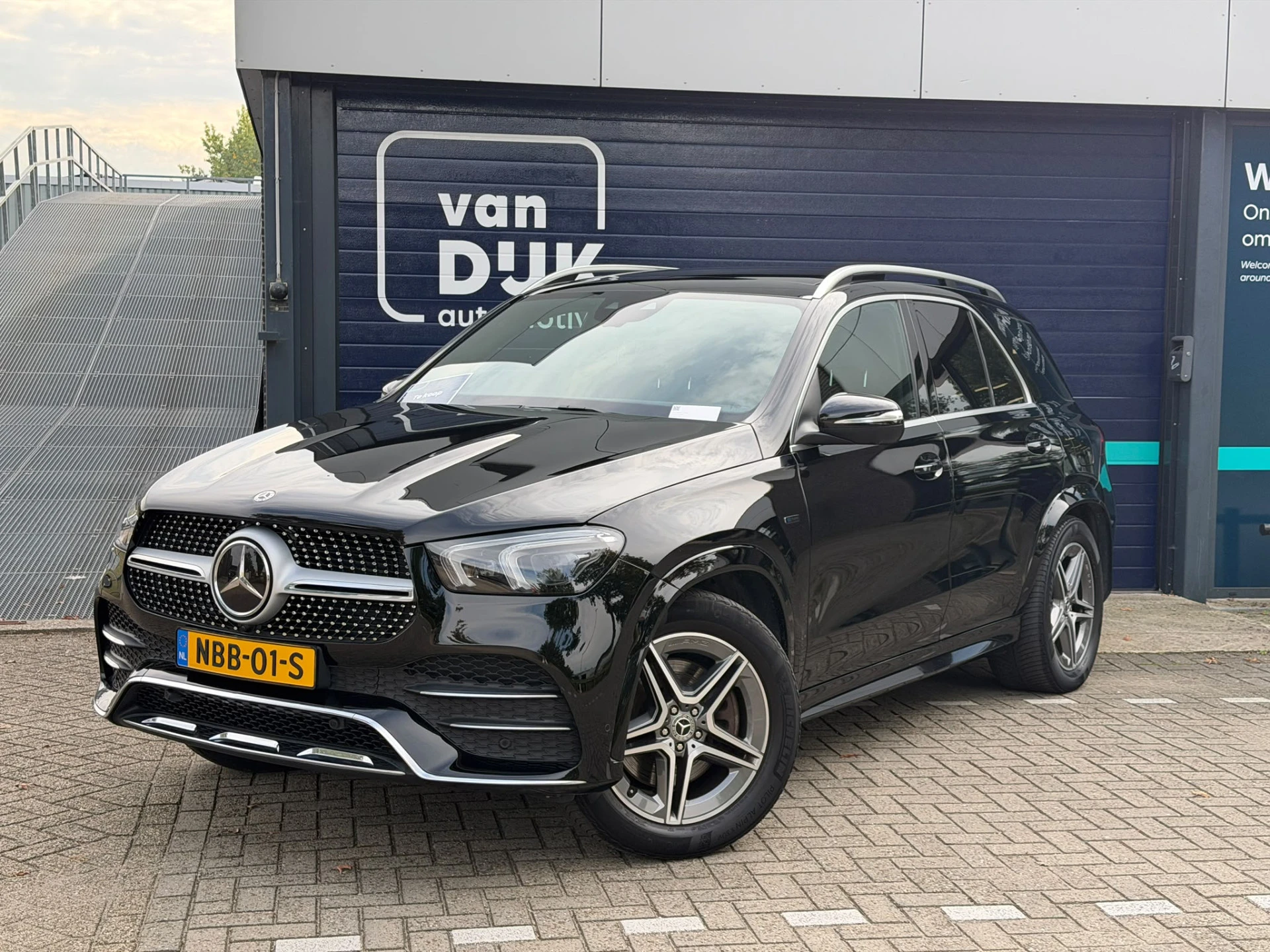Mercedes-Benz GLE 2020 - 350 e 4MATIC AMG Panoramadak Trekhaak Distronic + 20 inch AMG velgen afbeelding 1