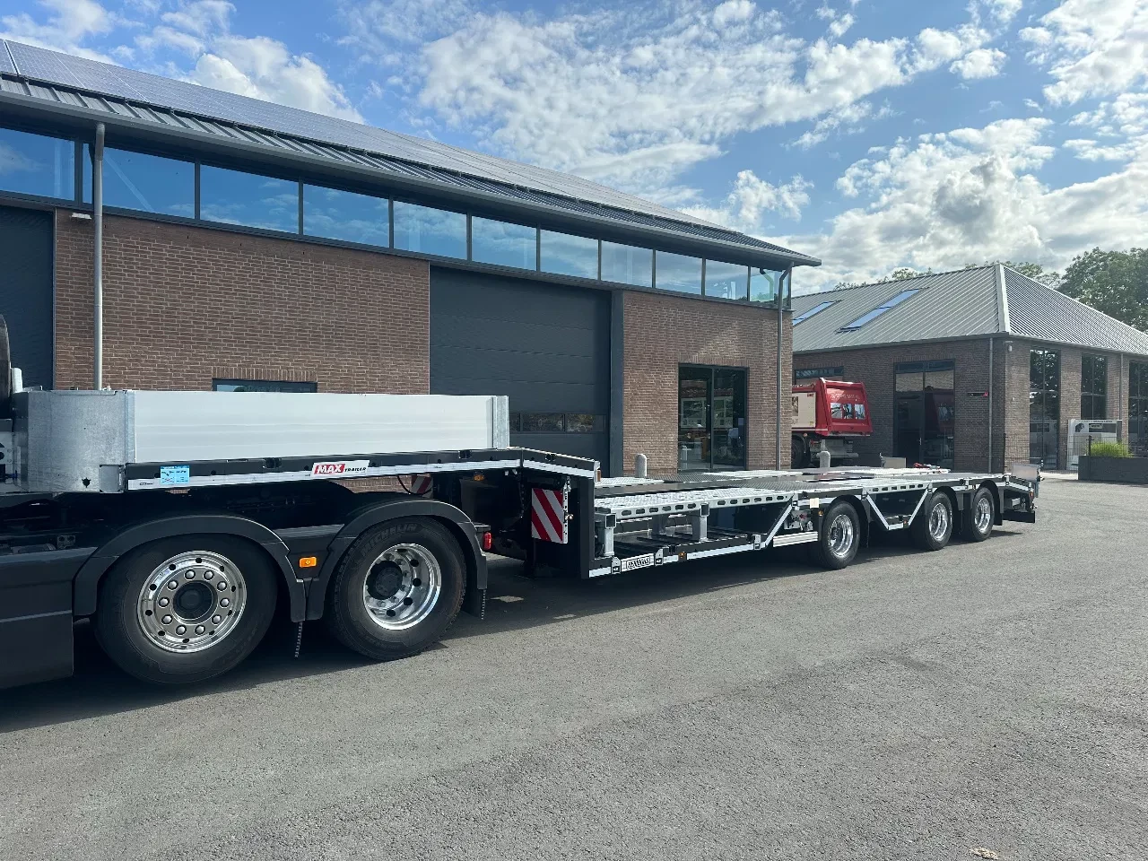 Trailer 2025 - Faymonville / MAX100 / 3 AXLE / Extandable / Air suspended / 2x Unused afbeelding 1