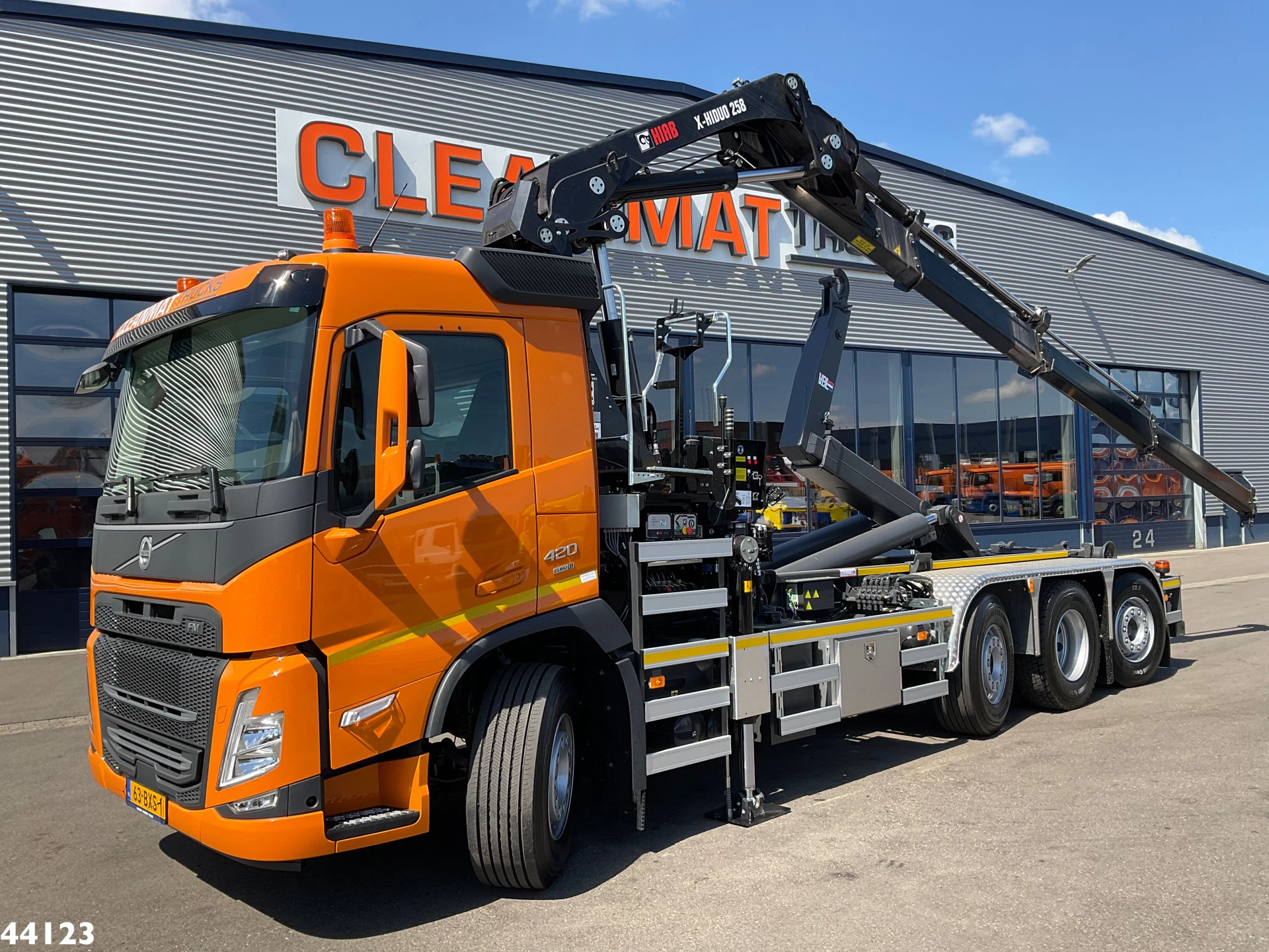 Volvo FM 420 8x2 Hiab 25 Tonmeter laadkraan Welvaarts laadkraan weegsysteem 2024 afbeelding 1
