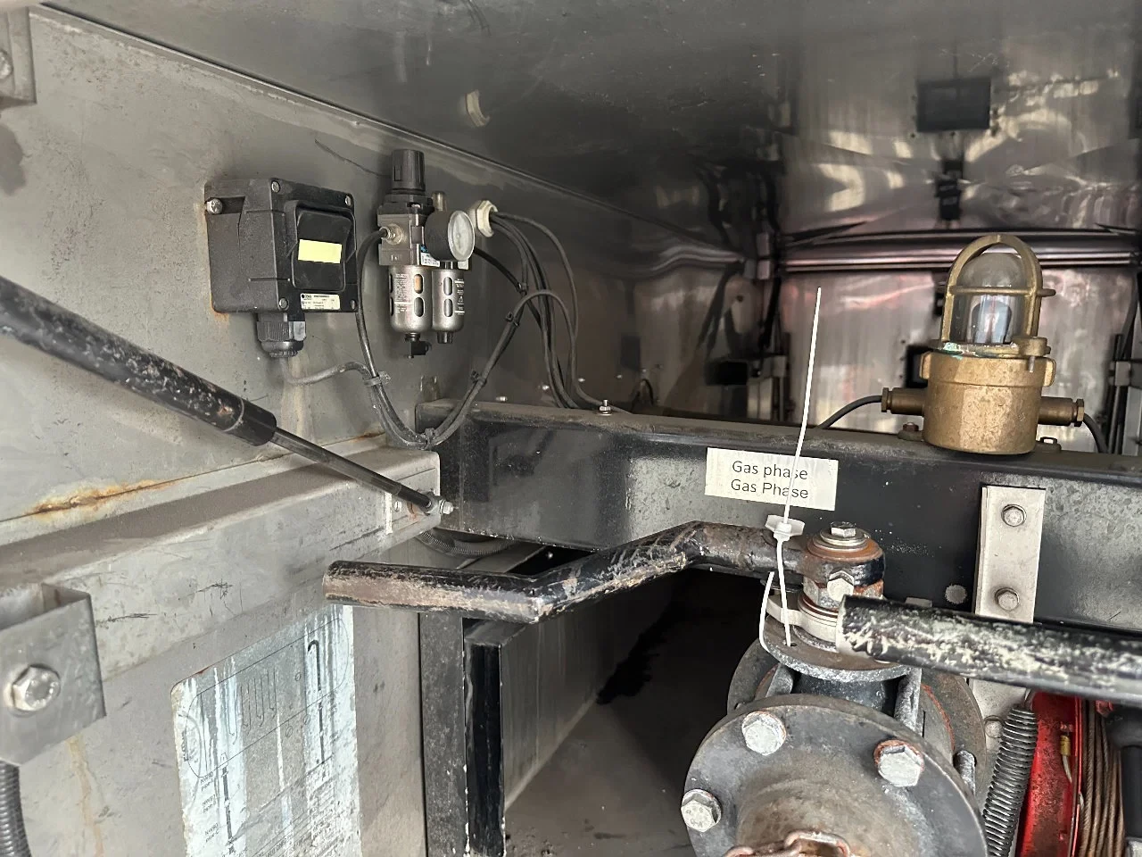 FLUID - LPG GAS TANKTRAILER / 50.100L / P28BH / Propane / Butan / ADR / DP: 02/31 image 8