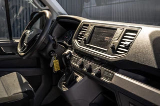 Volkswagen Crafter 2019 - 2.0 TDI L3H3 | Automaat | 177 PK | Highline | LED | Camera | Carplay | PDC | Trekhaak afbeelding 2