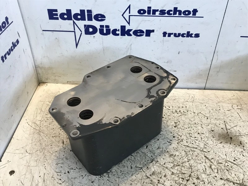 DAF - 1932500-2128871-2254002 OLIEKOELER MOTOR (ALS NIEUW) afbeelding 1