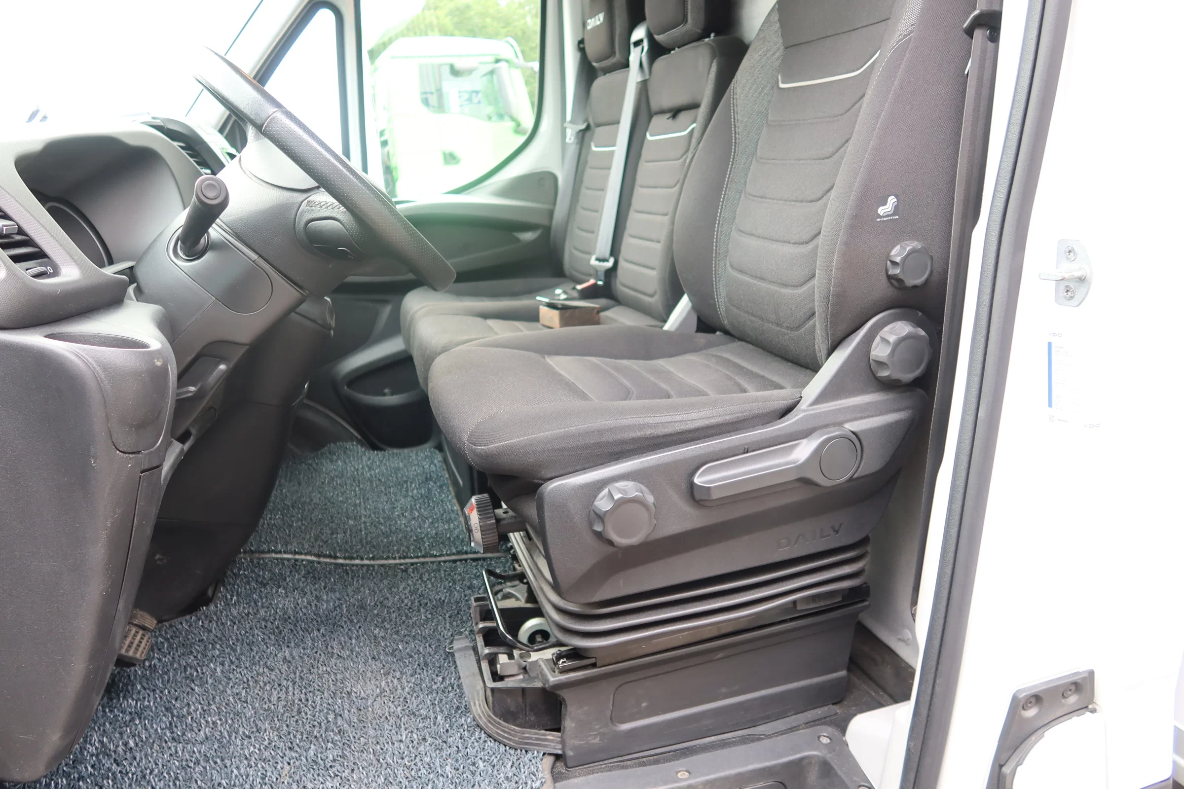 Iveco Daily 2024 - 50 C 18 Bak + Dhollandia klep 1000 kg C1 Automaat, Laadvermogen 2184 KG afbeelding 5