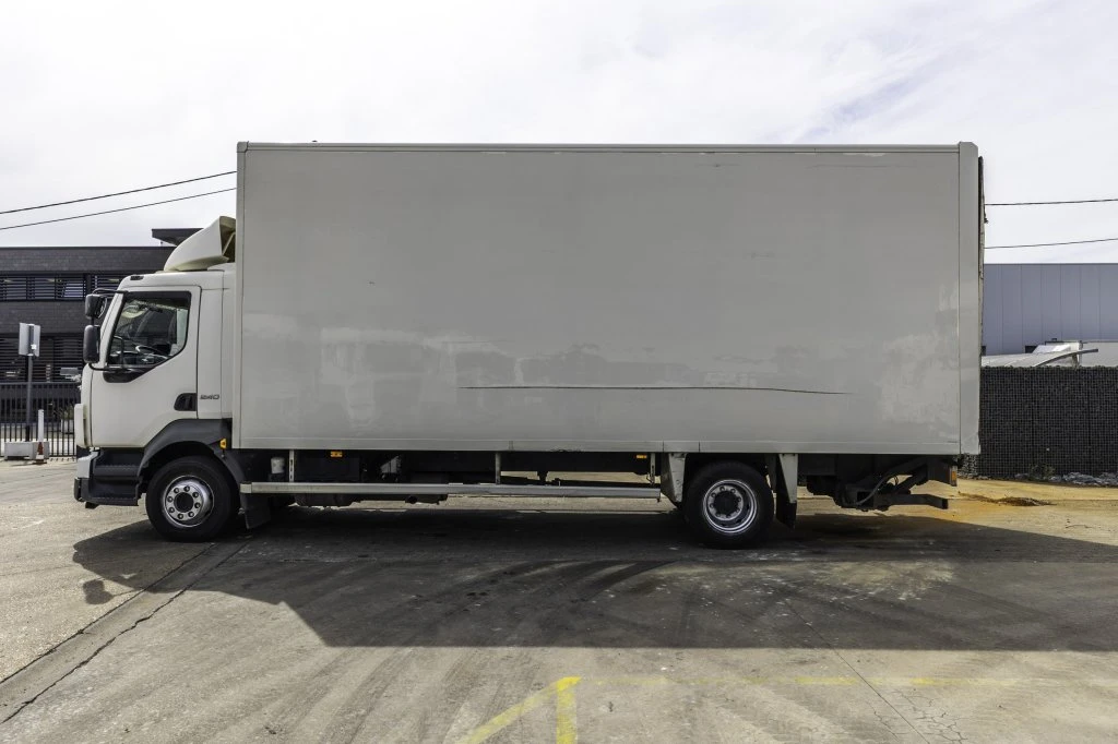 Volvo 240 2010 - FL (12T.) + DHOLLANDIA 2T. afbeelding 8