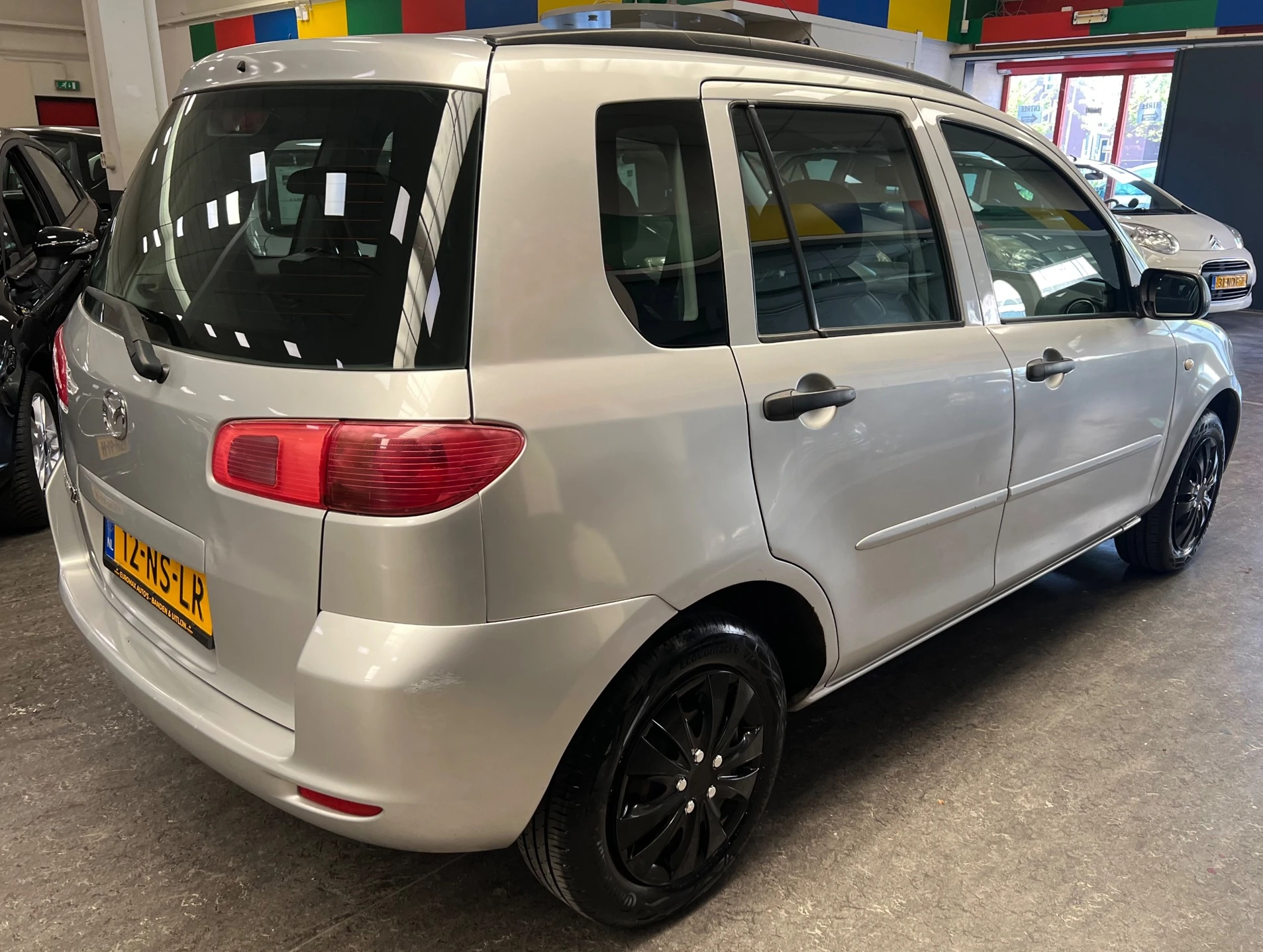 Mazda 2 2004 - 1.4 Exclusive - 2e eigenaar – Airco – 4 nieuwe banden – NAP – Rijklaar. afbeelding 2