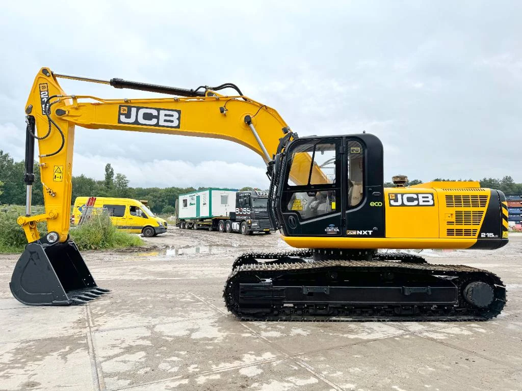 JCB 2026 - 215LC - New / Unused / Hammer Lines afbeelding 1