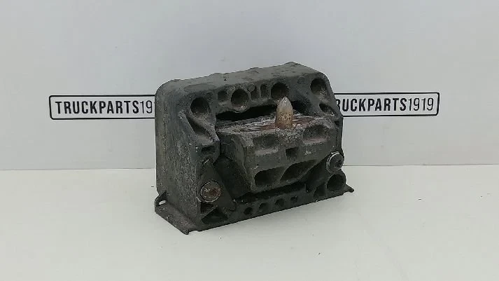 Mercedes-Benz - Engines & Parts Motorsteun voor Re. MB image 1