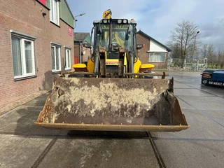 New Holland N/A 2011 - LB115B, CE, 240 MM MULTI PURPOSE LOADER BUCKET, 800 MM BACHOE DIGGING BUCKET, FLIP OVER FORKS, AIR CONDITIONER immagine 4
