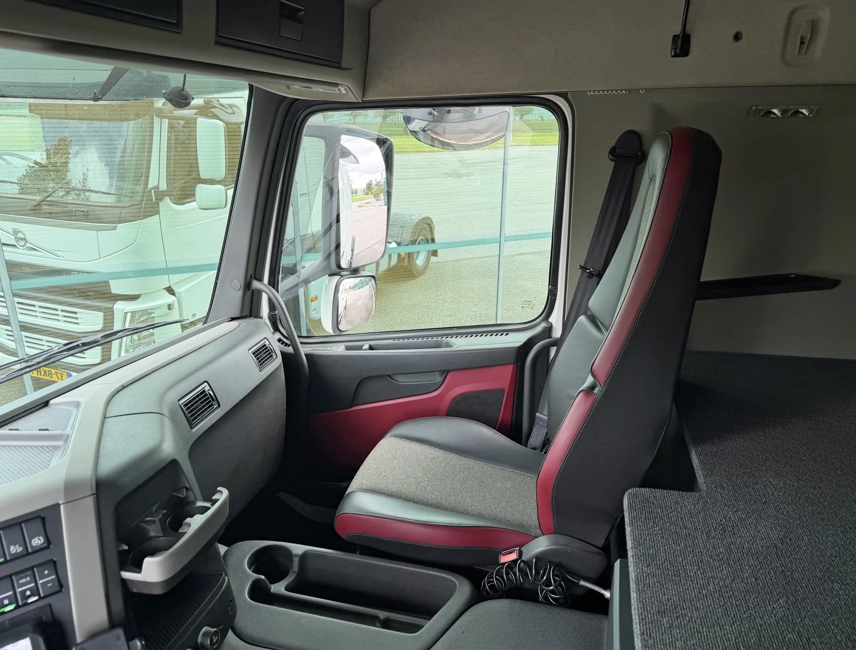 Volvo FM 410 2018 - EURO 6 VOL LUCHTGEVEERD 2XTANKS 106 CM SCHOTEL HOOGTE 345.000 KM IN SUPER CONDITIE zdjęcie 14