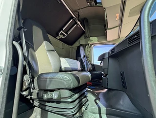 Volvo FH 2015 - 13.460 EURO 6 I-PARK COOL HEIWO ISOLATED BOX TRS COOLING TAIL LIFT HOLLAND-TRUCK imagen 14
