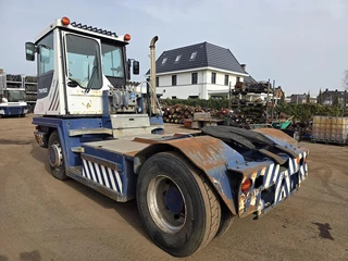 Terberg RT283 | TERMINAL TRACTOR 4X4| TURNING CHAIR. | AUTOMATIC GEAR | 27315 HOURS |  hydraulic system| 2012 - N/A imagem 3