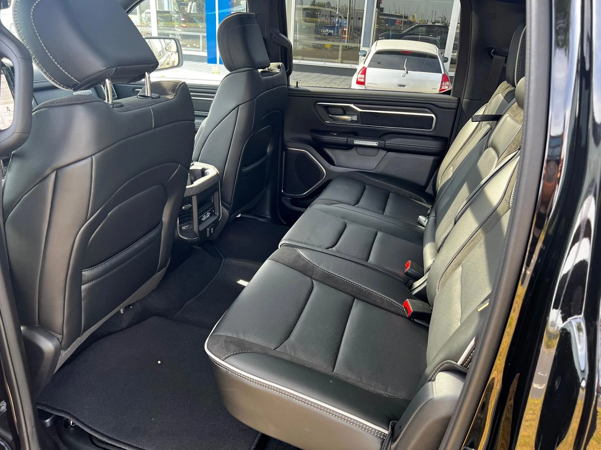 Dodge Ram 1500 2024 - 2025 Laramie Sport Twin Turbo nu in de showroom ! afbeelding 17