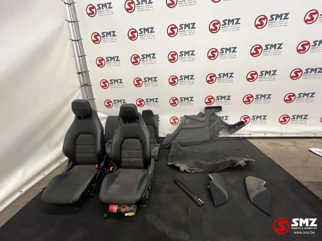 Mercedes-Benz - Occ set interieur met zetels W204FL Mercedes obrázek 1