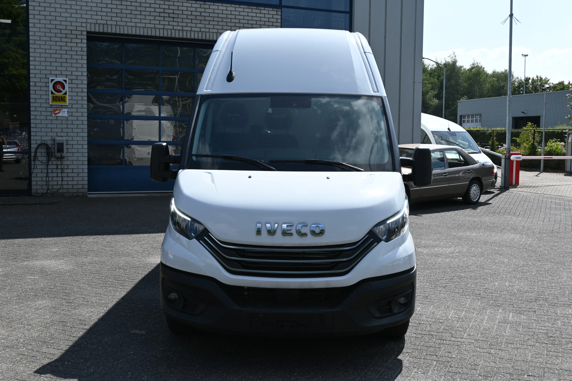 Iveco Daily 2024 - 35S18 L4H3 Maxi 3.0 180 pk Hi-Matic image 2