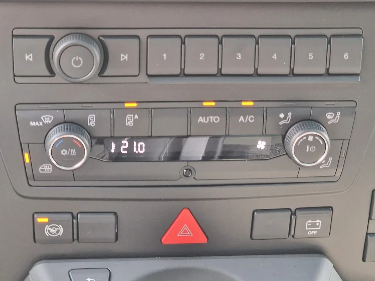 MAN TGX 2026 - 18.520 GX - New - D30 - Retarder - Night clima - Alcoa - Show truck - obrázek 19