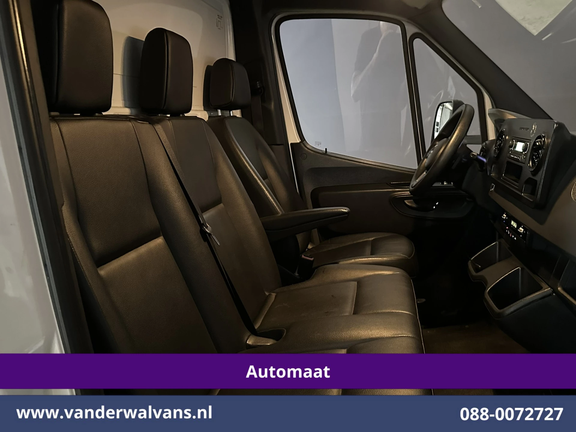 Mercedes-Benz Sprinter 2022 - 317 CDI 170pk 9G-Tronic Automaat Bakwagen Laadklep 21m3 KUUB Zijdeur Euro6 Airco | Lat om Lat betimmering | Leder afbeelding 5