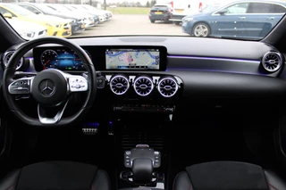 Mercedes-Benz A-Class 2020 - 250e AUT8 AMG Limited NIGHT PAKKET SFEER DISTRONIC CARPLAY obrazek 3