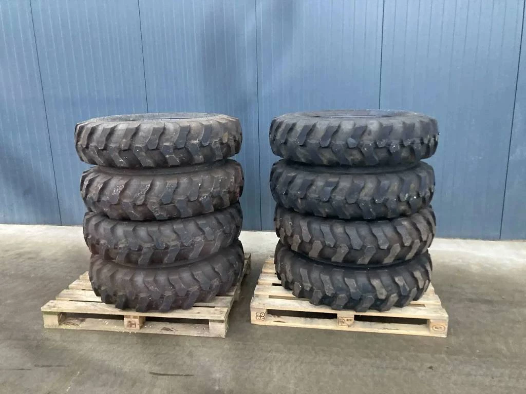 Apollo 2026 - 1000 x 20 Set / 10.00 x 20: 4x2 Tyres afbeelding 1