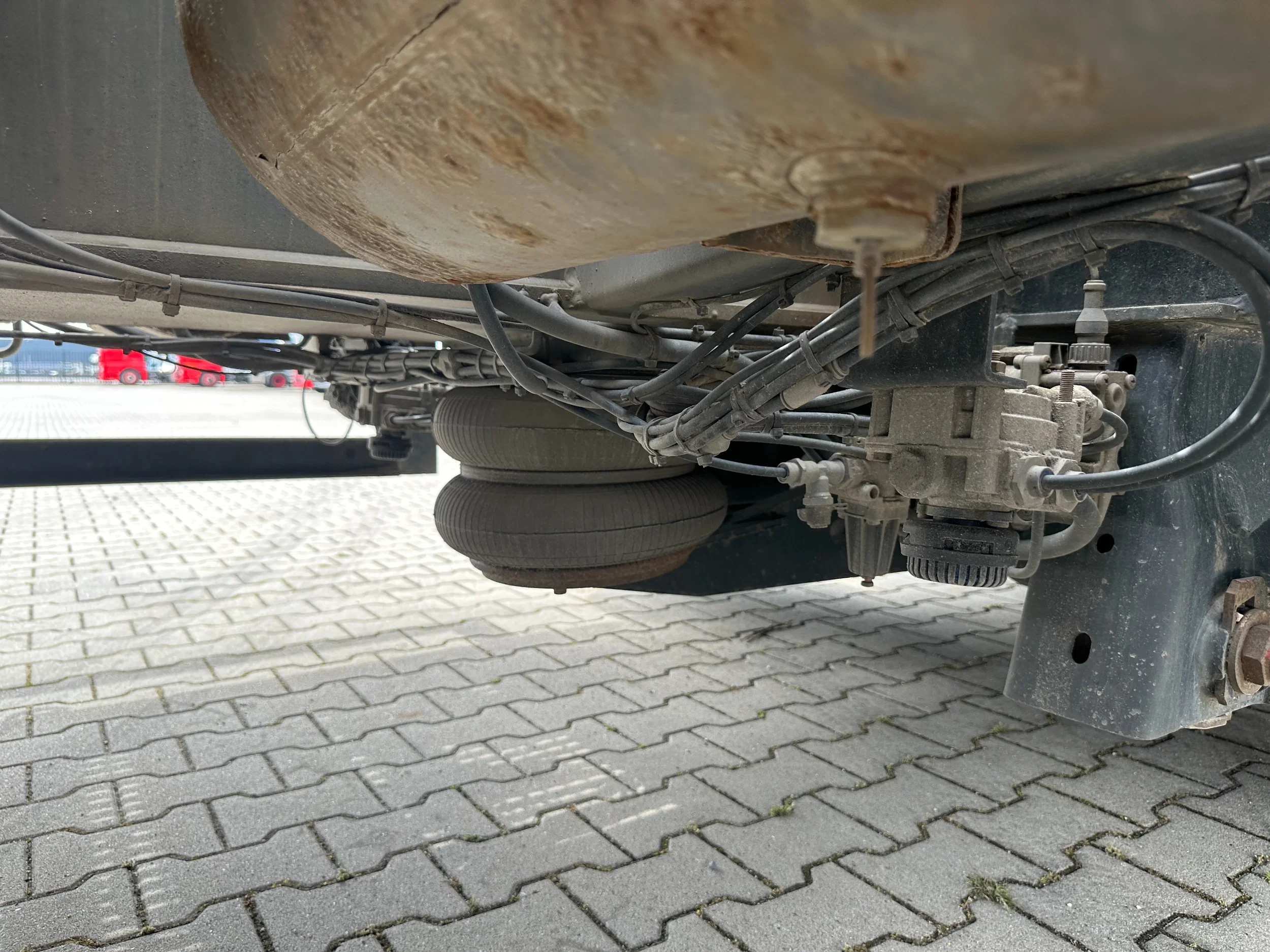 Broshuis 2017 - 3ABSD Lowloader 3-axle / GVW: 59.000kg / Neck: 23.000kg / hydraulic steering + ramps + loading table / 4.60m extendable / winch / liftaxle zdjęcie 62