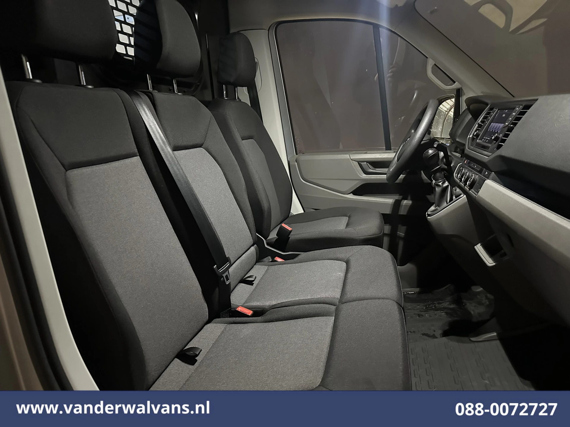 Volkswagen Crafter 2020 - 2.0 TDI 140pk L3H3 L2H2 Euro6 Airco | Navigatie | Apple Carplay | Cruisecontrol image 8