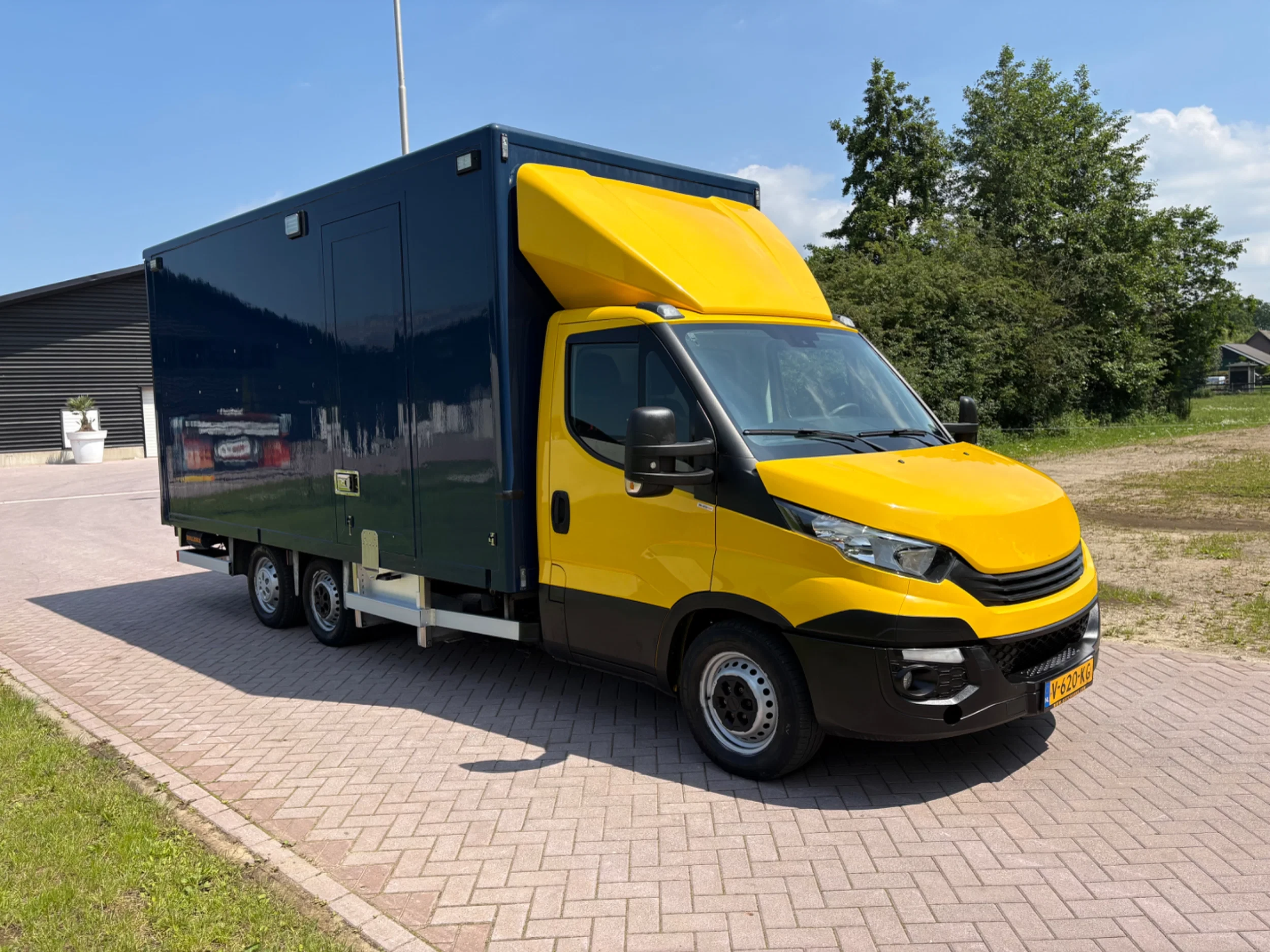 Iveco Daily 2018 - 35C18 Clixtar 7 ton met laadklep 750 kg N1 image 2