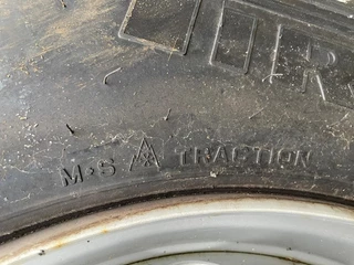 Diverse N/A 2023 - PIRELLI 295/80R22.5 FR:01 TRIATHLON MET VELG (ALS NIEUW) image 5