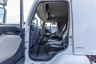 Renault N/A 2012 - MIDLUM 270 (18t) DXI + Dhollandia image 24