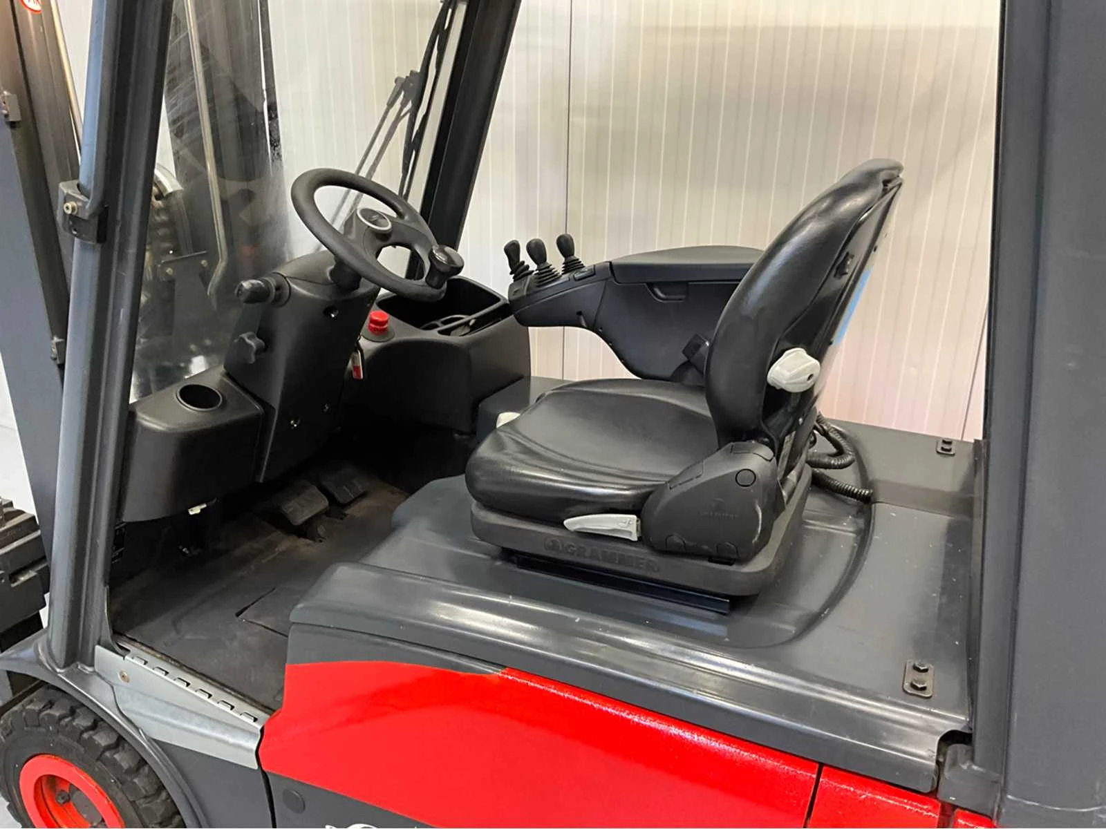 Linde 2015 - E16-02 Triplex - Freelift - Sideshift - Acculader afbeelding 13