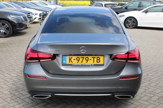 Mercedes-Benz A-Class 2021 - 180 AUT7 Luxury Line LEDER SFEER WIDESCREEN CAMERA image 10