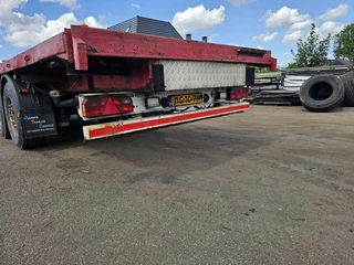 Renders ROC 12.27 | 3 AXLE FLATBED | HARWOODEN FLOOR | TWISTLOCKS 40 FT. |MB DISC 2002 - N/A obrazek 3