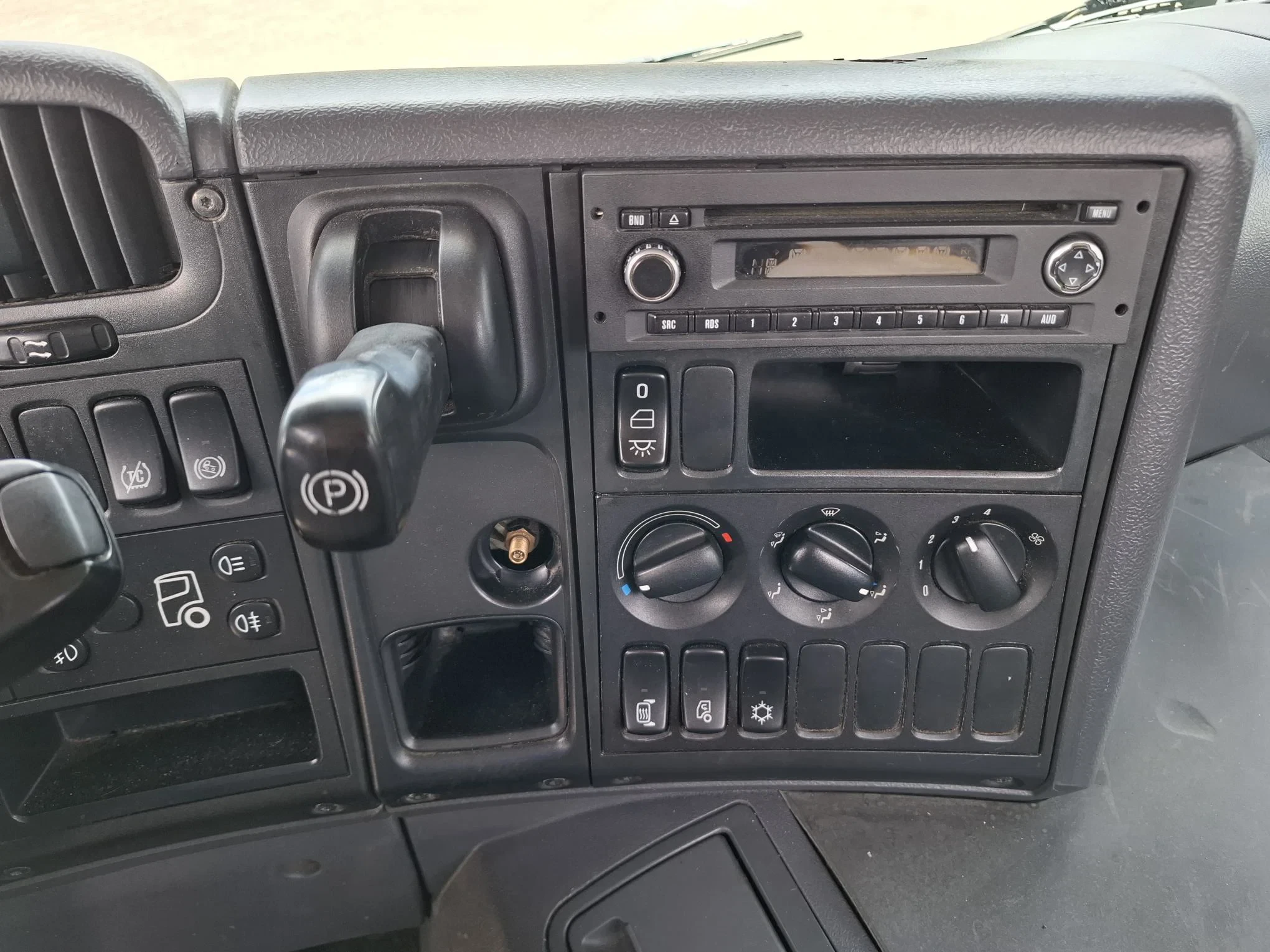 Scania P 2012 - P420 / GOOD TYRES / AIRCO / AUTOMATIC / EURO-5 / 2011 obrázek 16