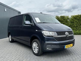 Volkswagen Transporter 2020 - 2.0 TDI 111 PK HIGHLINE / STARLIGHT BLUE METALLIC / L2H1 / TREKHAAK / CAMERA / CRUISE / AIRCO image 4
