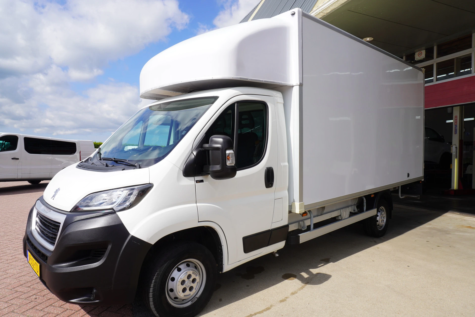 Peugeot Boxer 2018 - 335 2.0 BlueHDI 131PK L3 Pro Meubelbak изображение 9