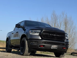 Dodge Ram 1500 2021 - LARAMIE NIGHT WIDEBODY 5.7L V8, LUCHTV, HUD, PANO, H&K, 360, ACC, ORIG NED obrazek 2
