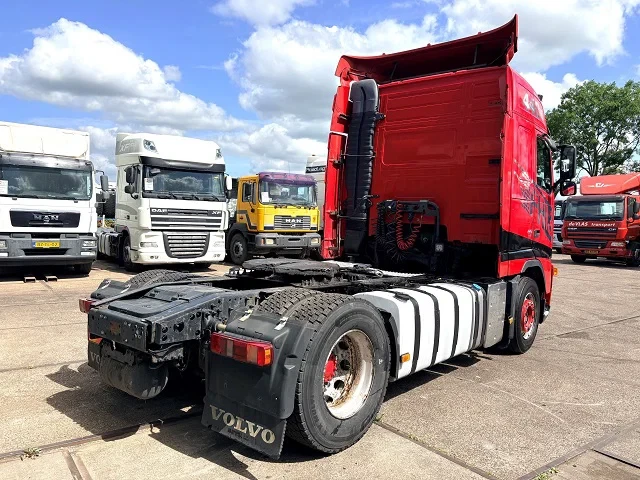 Volvo FH 2008 - 13.440 GLOBETROTTER (12+2 GEARS MANUAL GEARBOX / EURO 5 / VBI-BRAKE / 2x TANK / AIRCONDITIONING / FRIDGE UNDER BED) afbeelding 3